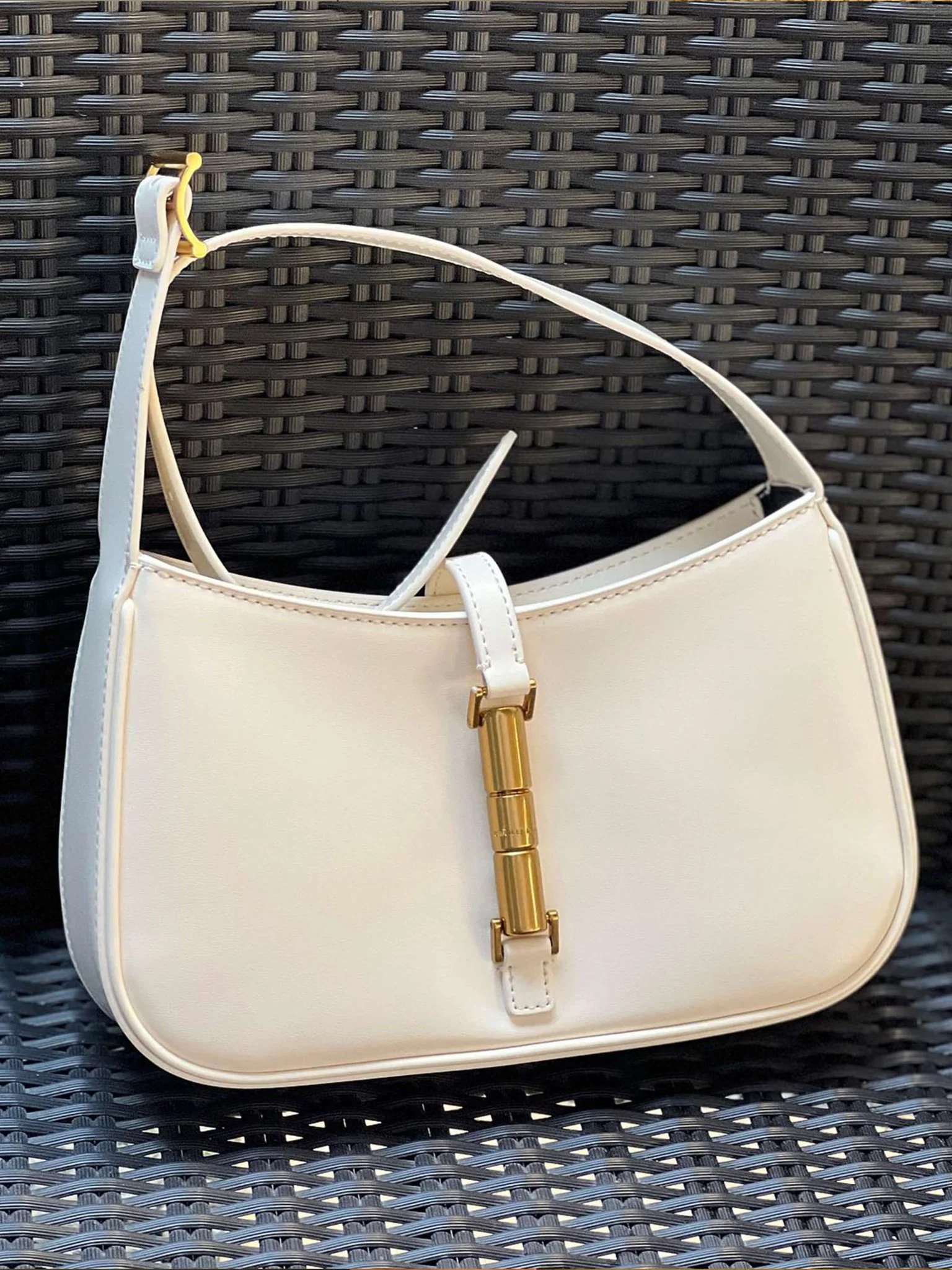 Rose clutch with strap - Image 10