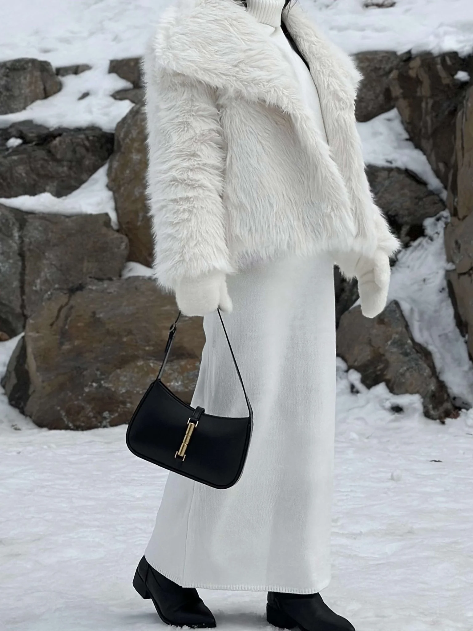 Rose clutch with strap - Image 3