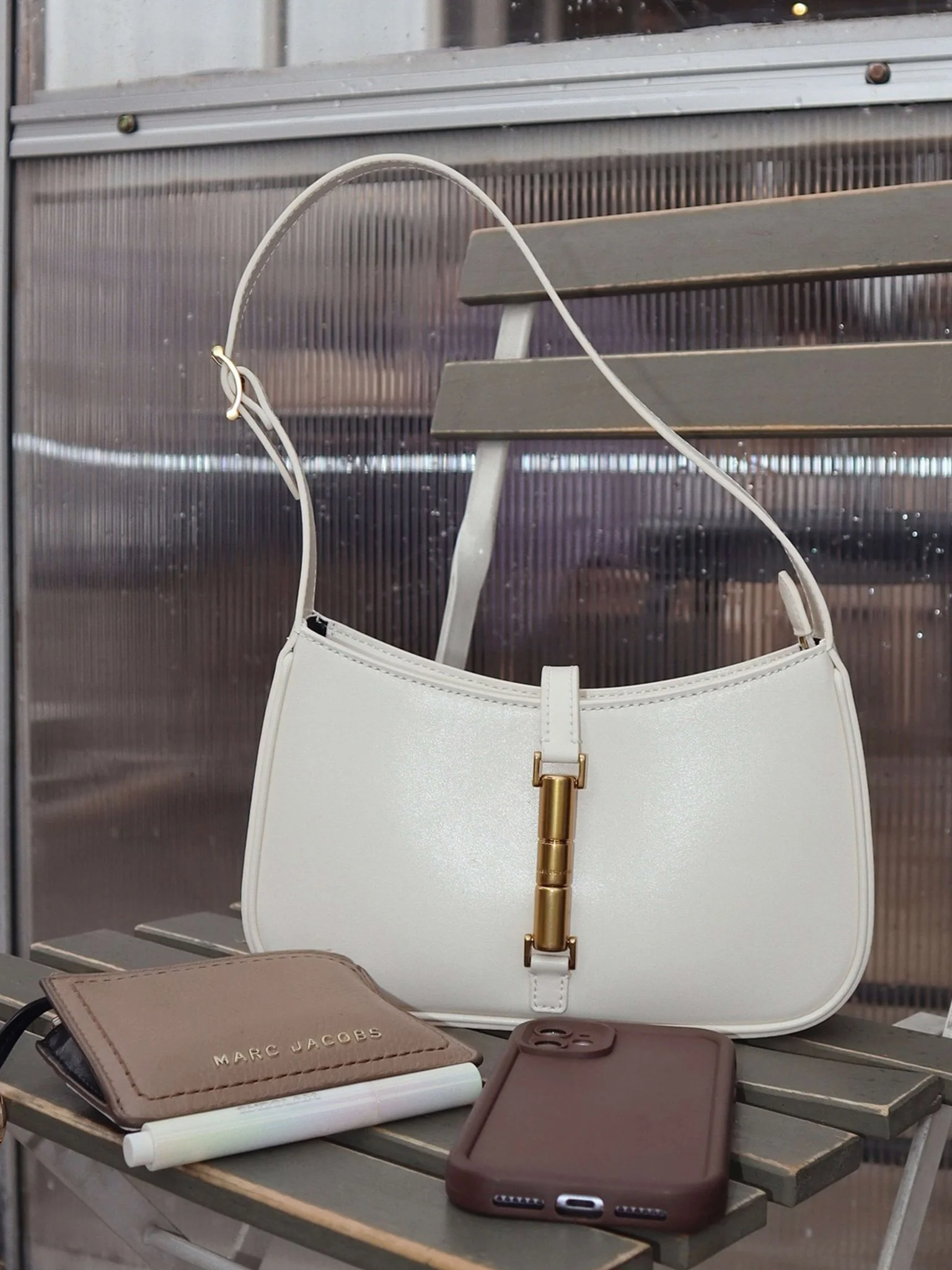 Rose clutch with strap - Image 4